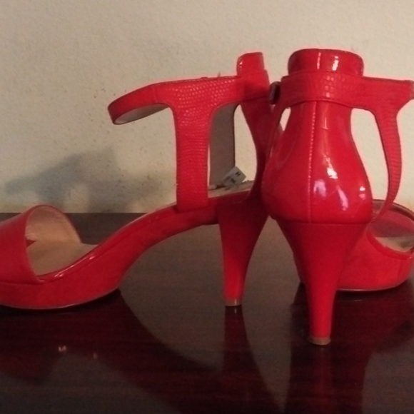 Shoes - Picture 2 of 3